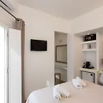 Olympia מלון דירות 3*