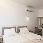 Olympia מלון דירות 3*